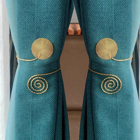 Detail finition doree embrasse spirale metal MonUniversRideau