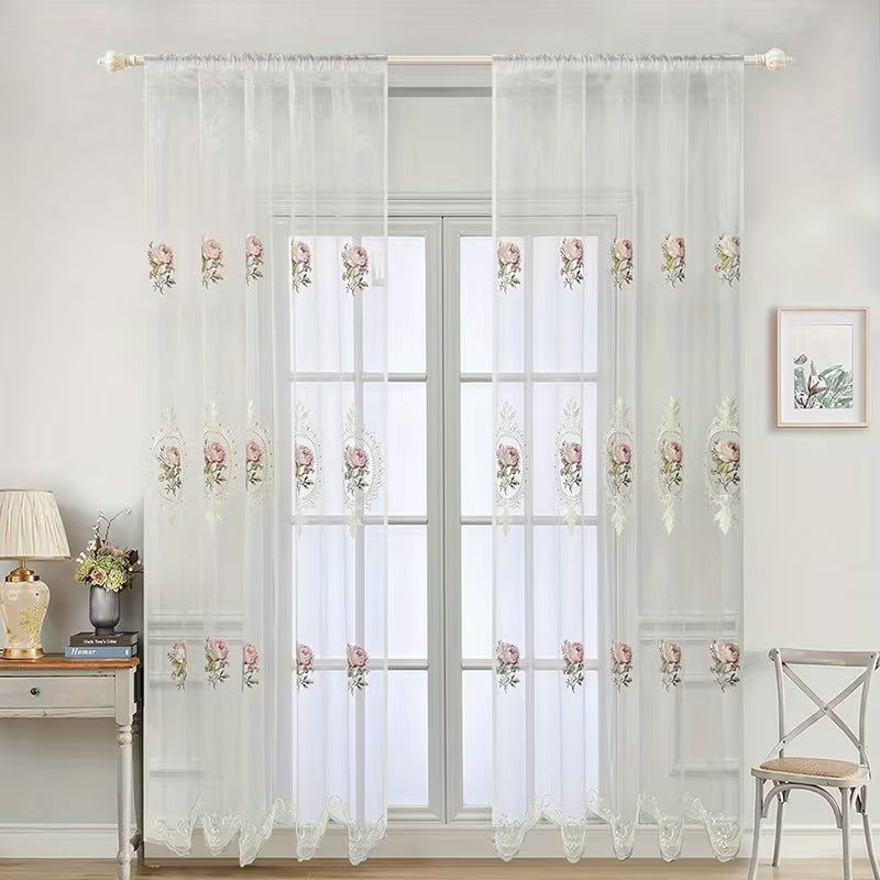 Voilage blanc translucide style baroque fenetre salon MonUniversRideau