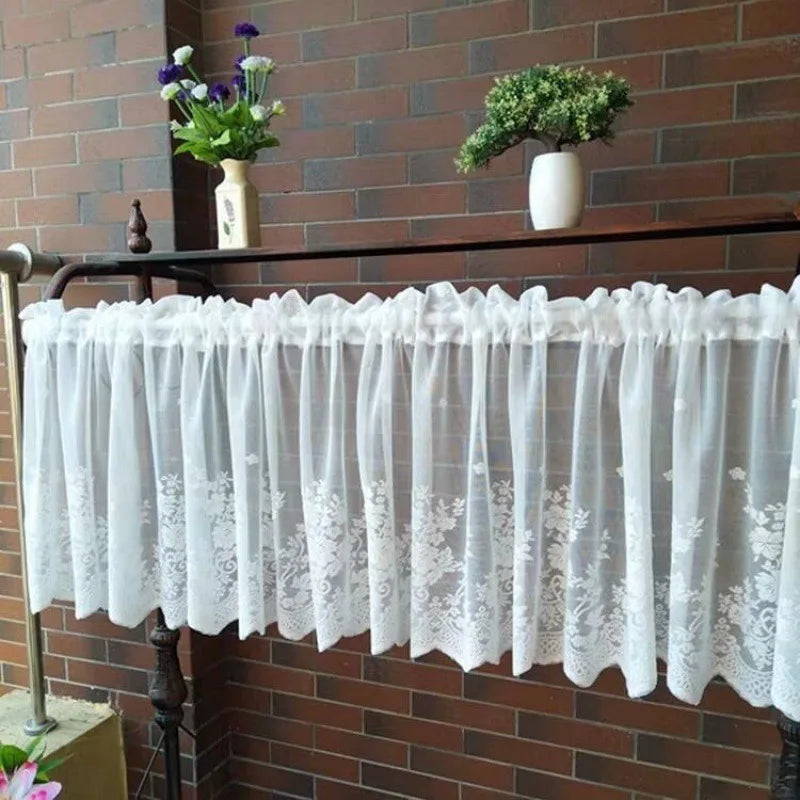 Brise-bise dentelle blanche brodee motifs floraux MonUniversRideau