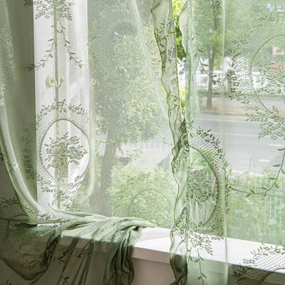 Detail broderie florale tulle vert sauge Seraphine MonUniversRideau