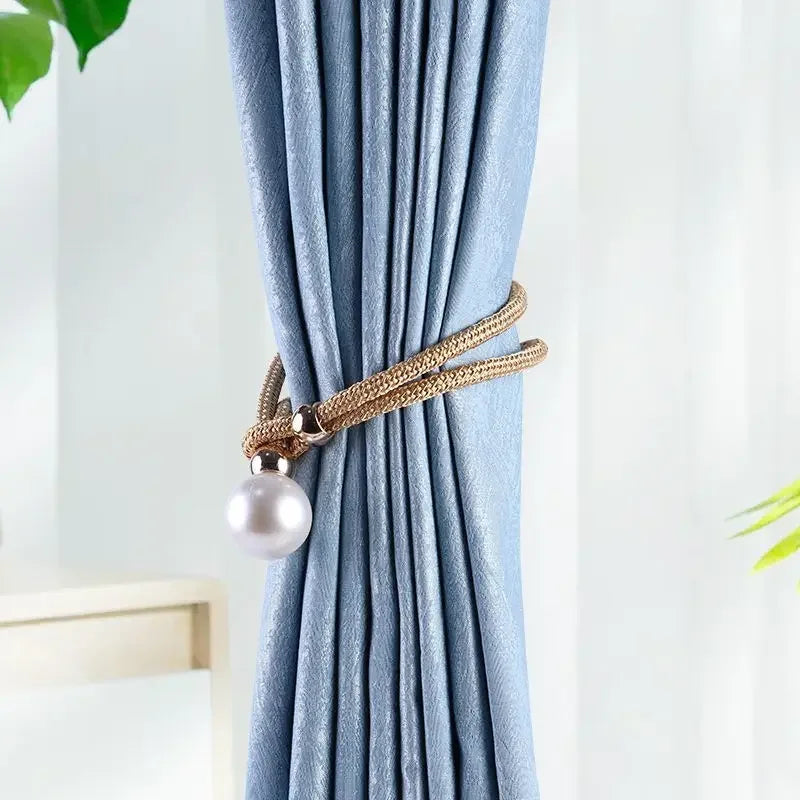 Detail perles nacrees embrasse Perlova reflet doux MonUniversRideau