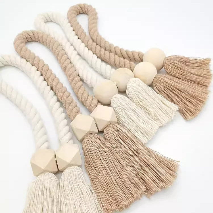 Detail pompon beige embrasse artisanale Pomwana MonUniversRideau