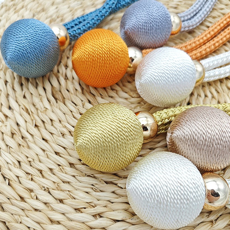 Detail perles multicolores embrasse rideau Perlomag MonUniversRideau