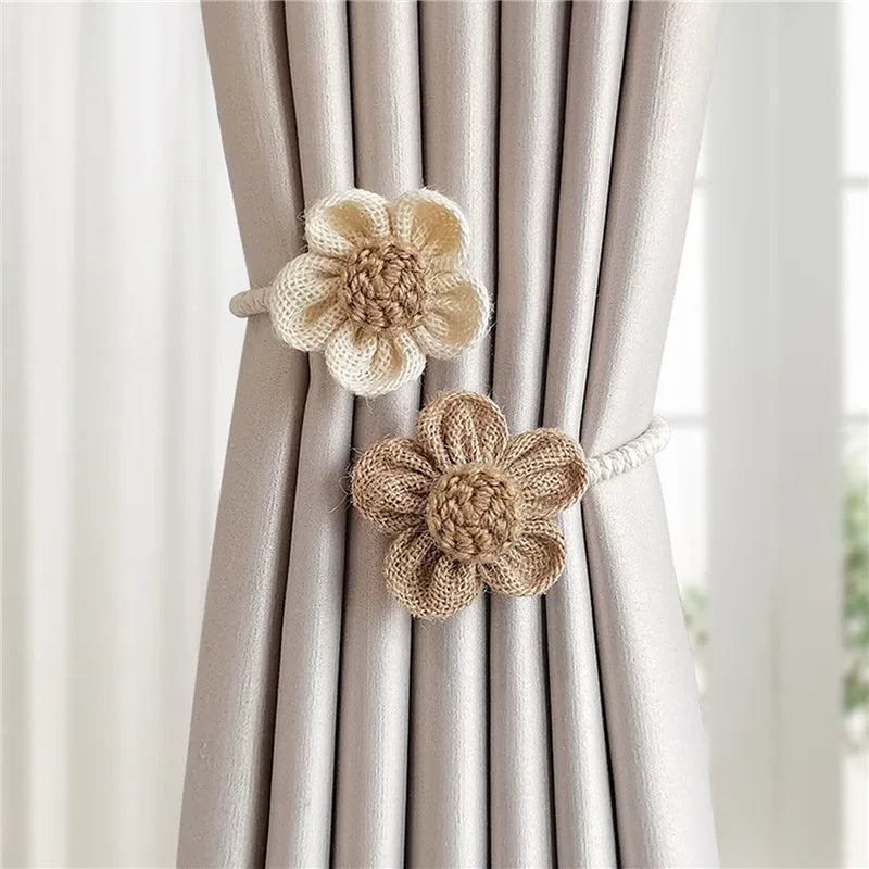 Embrasse rideau beige artisanale posee sur rideau lin MonUniversRideau