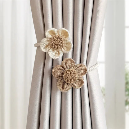 Embrasse rideau beige artisanale posee sur rideau lin MonUniversRideau