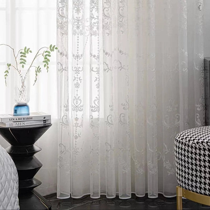 Voilage tulle romantique chambre arabesques florales MonUniversRideau