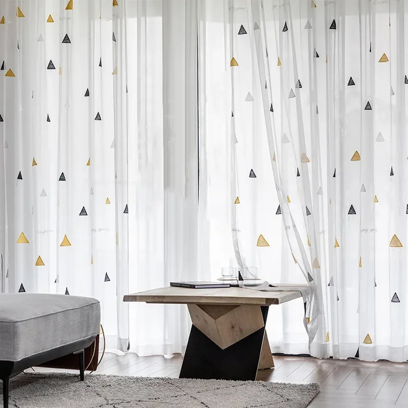 Detail broderie geometrique voilage Soleria polyester coton MonUniversRideau
