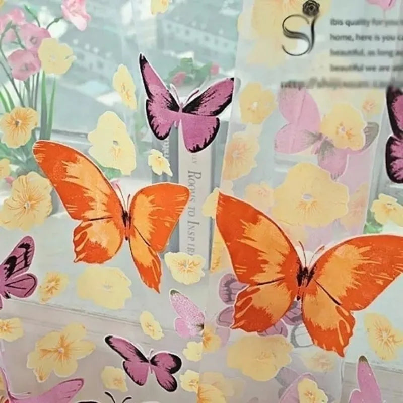 Voilage tamisant papillon ambiance romantique salon MonUniversRideau